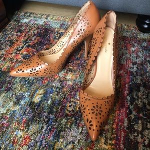 Kate spade tan leather floral 4 inch heels